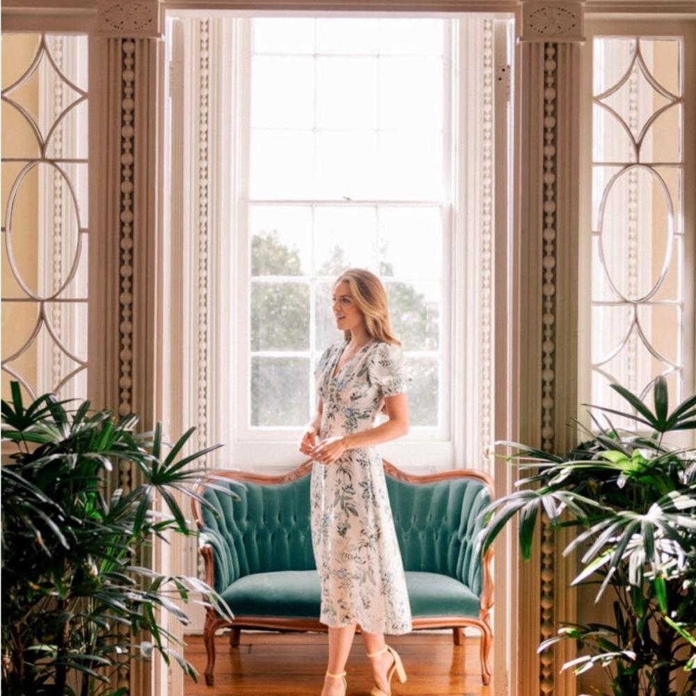 Gal Meets Glam 40s style Midi Dress in Cream and Green
The Lauren Dress - Picture 3 of 13